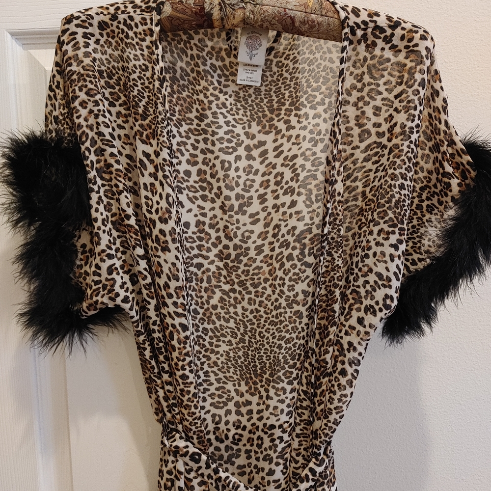 ✨️In Bloom Leopard Print Robe - Picture 8 of 14